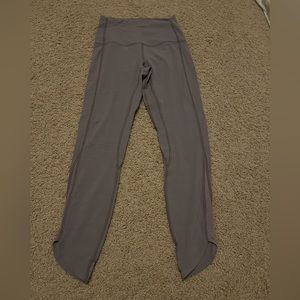 Lululemon align 25” leggings 
Size 4
Color light purple
